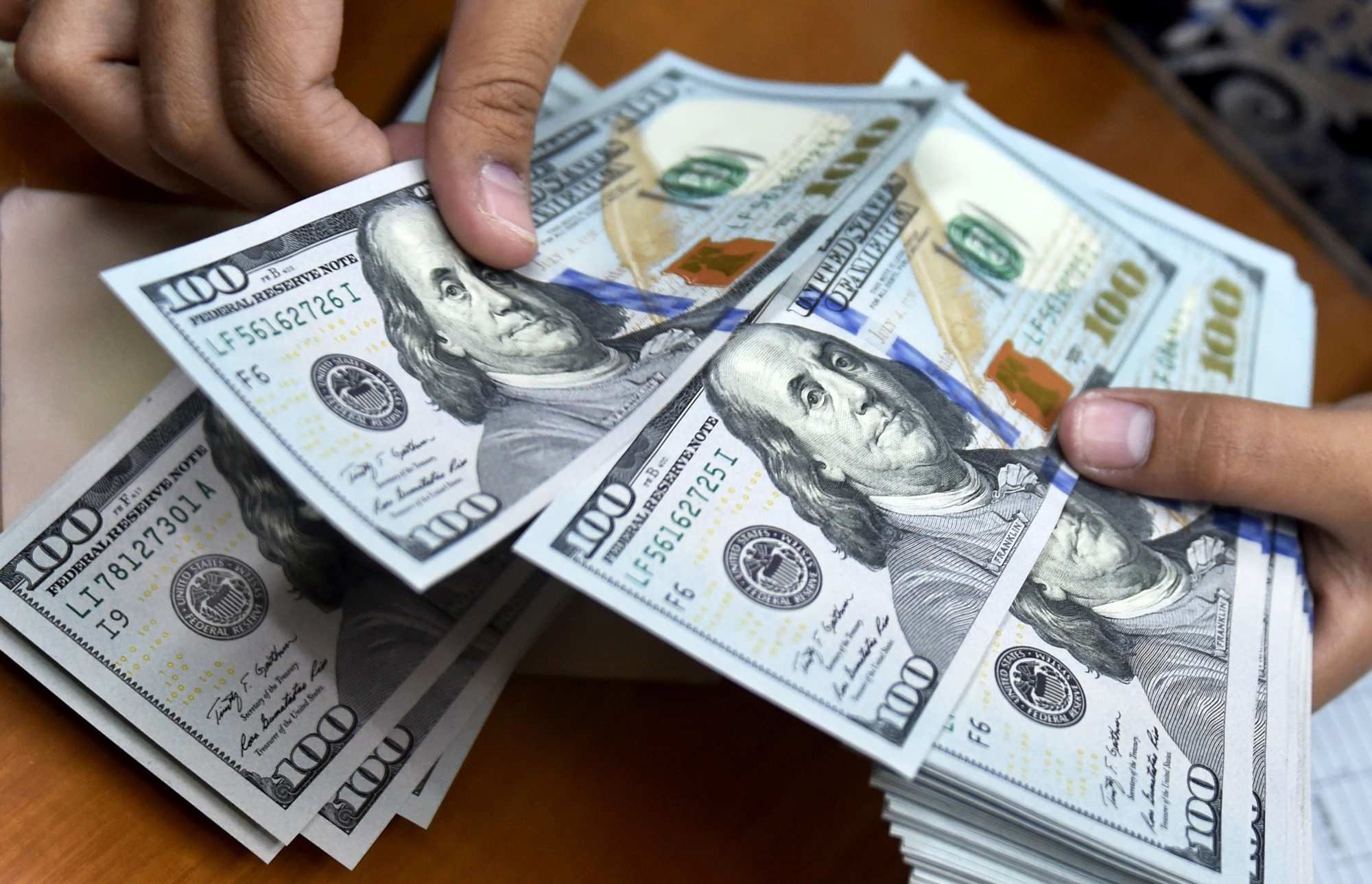 دلار در مرکز توجه معامله‌گران؛ بازار در انتظار تعیین مسیر جدید قیمت
