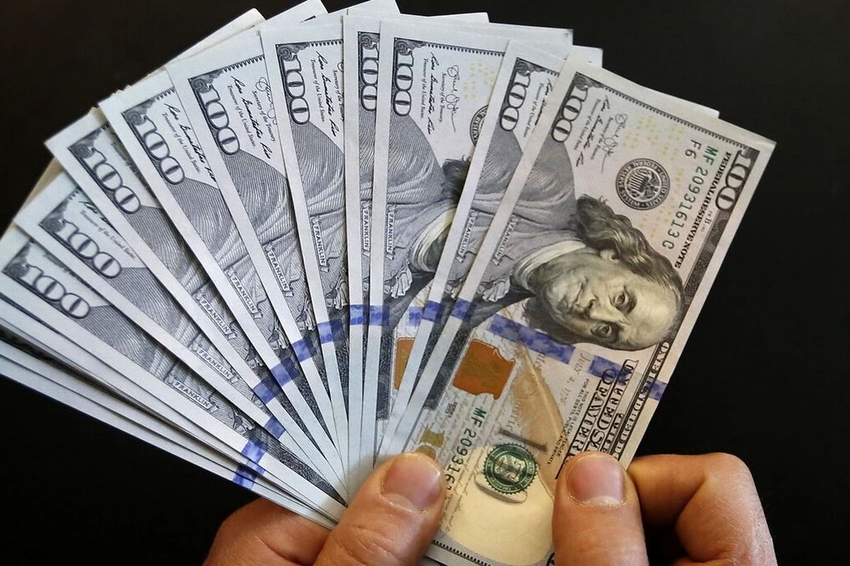 دلار آمریکا عقب نشست؛ بازار منتظر گزارش اشتغال آمریکا و تصمیم فدرال رزرو است